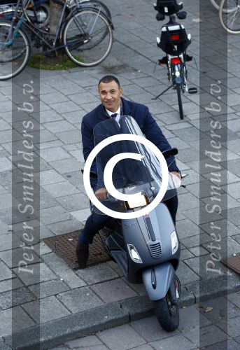 Amsterdam 17 oktober 2013
Ruud Gullit en Estelle Cruijff verlaten de rechtbank ivm hun scheiding