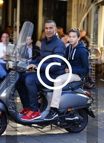Amsterdam 24 oktober 2013
Ruud en Maxim Gullit op de vespa scooter