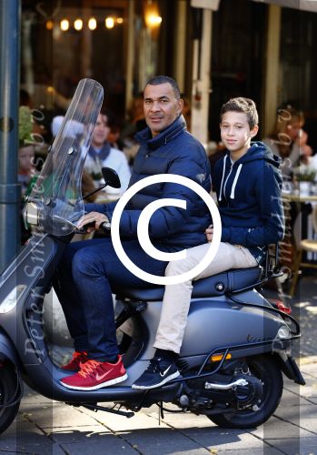 Amsterdam 24 oktober 2013
Ruud en Maxim Gullit op de vespa scooter
