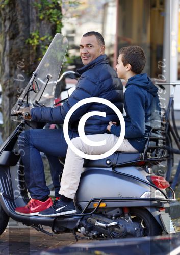 Amsterdam 24 oktober 2013
Ruud en Maxim Gullit op de vespa scooter