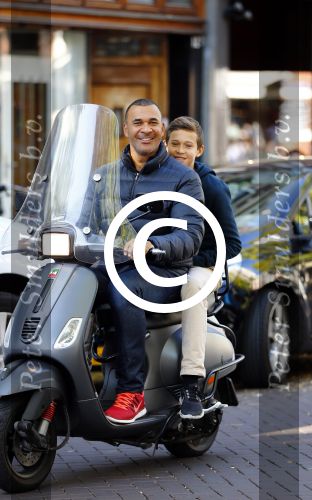 Amsterdam 24 oktober 2013
Ruud en Maxim Gullit op de vespa scooter