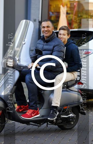 Amsterdam 24 oktober 2013
Ruud en Maxim Gullit op de vespa scooter