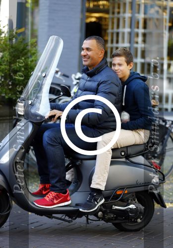 Amsterdam 24 oktober 2013
Ruud en Maxim Gullit op de vespa scooter