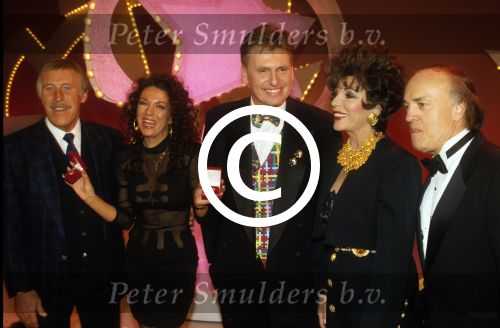 Sylvia Millecam met sexy kleding , blote borsten, Henny Huisman, Bruce Forsyth