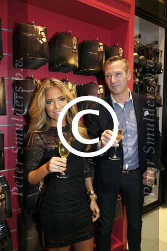 Amsterdam 8 november 2013
Sylvie Meis opent de nieuwe concept store van Hunkemoller op de leidse straat in Amsterdam.