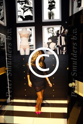 Amsterdam 8 november 2013
Sylvie Meis opent de nieuwe concept store van Hunkemoller op de leidse straat in Amsterdam.