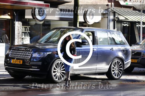 Amsterdam 10 november 2013
Tatjana met haar nieuwe Range Rover