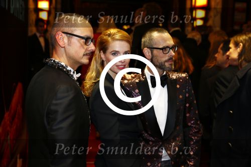 Amsterdam 4 november 2013
Premiere het diner in Tuschinski met de acteurs Daan Schuurmans Kim v Kooten Jacob Derwig en Thekla Reuten. Viktor en Rolf en Thekla Reuten