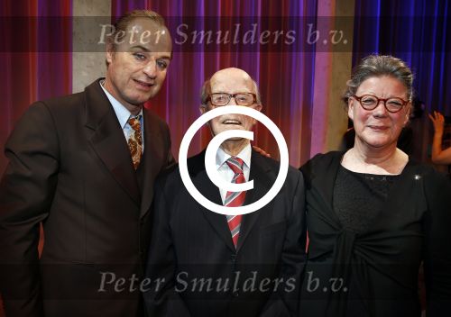 Utrecht 27 oktober 2013
Premiere Sonneveld in de schouwburg van Utrecht met Tony Neef en Mariska v Kolck in de hoofdrollen. Albert Verlinde is de producent. Broer Wim Sonneveld