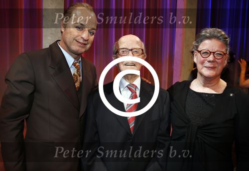 Utrecht 27 oktober 2013
Premiere Sonneveld in de schouwburg van Utrecht met Tony Neef en Mariska v Kolck in de hoofdrollen. Albert Verlinde is de producent. Broer Wim Sonneveld