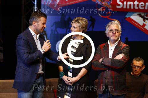 Amsterdam 12 november 2013
Presentatie Sinterklaasboeken van douwe egberts met Winston Gerschtanowitz Ivo Niehe Prinses Laurentien en Najib Amhali in de bibliotheek van Amsterdam.