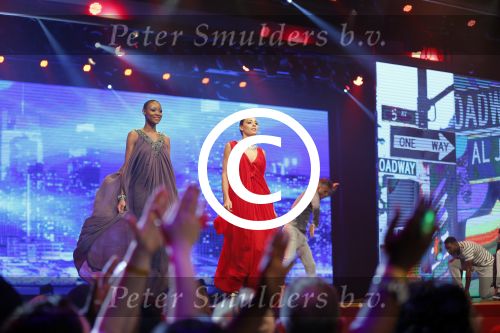 Hilversum 27 oktober 2014
Finale Hollands next top model 2014 HNTM in studio 21 gepresenteerd door Anouk Smulders en Fred v Leer.Finalisten zijn Nicky Opheij Sanne Aisha en Debbie Dhillon. In de jury zitten Freek Koster May Britt Mobach en Dirk Kikstra.