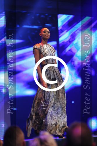 Hilversum 27 oktober 2014
Finale Hollands next top model 2014 HNTM in studio 21 gepresenteerd door Anouk Smulders en Fred v Leer.Finalisten zijn Nicky Opheij Sanne Aisha en Debbie Dhillon. In de jury zitten Freek Koster May Britt Mobach en Dirk Kikstra.
