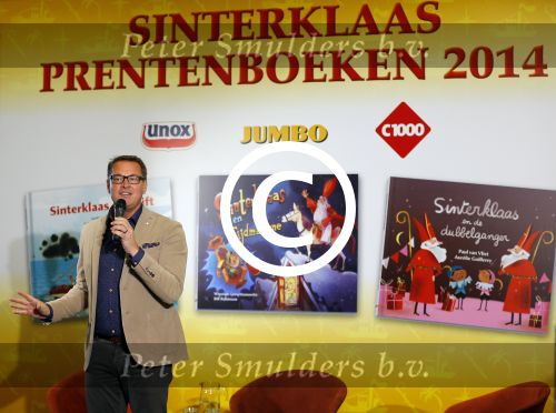 Amsterdam 4 november 2014
Presentatie sinterklaasboeken in de bibliotheek van Amsterdam. Aanwezig zijn Albert Verlinde Winston Gerschtanowitz Andre Kuipers en Paul v Vliet.