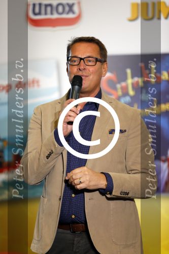 Amsterdam 4 november 2014
Presentatie sinterklaasboeken in de bibliotheek van Amsterdam. Aanwezig zijn Albert Verlinde Winston Gerschtanowitz Andre Kuipers en Paul v Vliet.