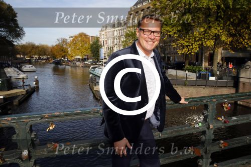 Amsterdam 27 oktober 2014
Presentatie nieuwe castleden Naast Freek Bartels en Bill van Dijk zijn ook Tony Neef (Sonneveld), Mariska van Kolck (Conny Stuart) en Cindy Bell (de lifter) te zien in Sonneveld. Albert Verlinde is de producent.