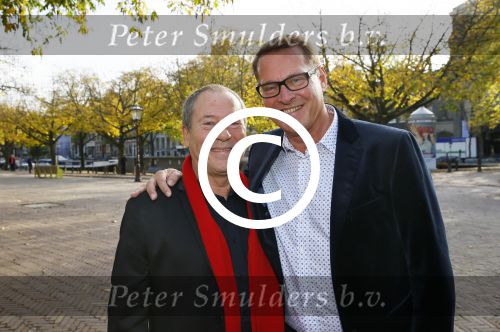 Amsterdam 27 oktober 2014
Presentatie nieuwe castleden Naast Freek Bartels en Bill van Dijk zijn ook Tony Neef (Sonneveld), Mariska van Kolck (Conny Stuart) en Cindy Bell (de lifter) te zien in Sonneveld. Albert Verlinde is de producent.