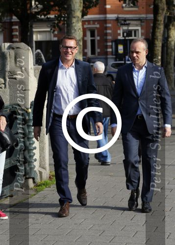 Amsterdam 27 oktober 2014
Presentatie nieuwe castleden Naast Freek Bartels en Bill van Dijk zijn ook Tony Neef (Sonneveld), Mariska van Kolck (Conny Stuart) en Cindy Bell (de lifter) te zien in Sonneveld. Albert Verlinde is de producent.