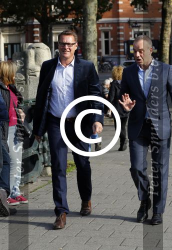 Amsterdam 27 oktober 2014
Presentatie nieuwe castleden Naast Freek Bartels en Bill van Dijk zijn ook Tony Neef (Sonneveld), Mariska van Kolck (Conny Stuart) en Cindy Bell (de lifter) te zien in Sonneveld. Albert Verlinde is de producent.