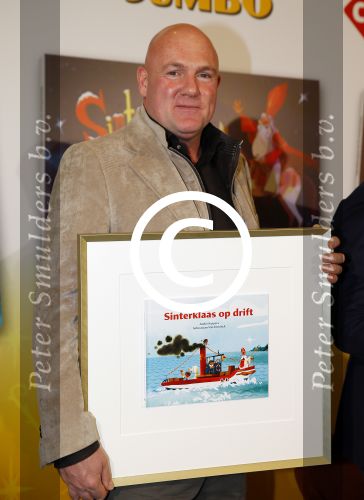 Amsterdam 4 november 2014
Presentatie sinterklaasboeken in de bibliotheek van Amsterdam. Aanwezig zijn Albert Verlinde Winston Gerschtanowitz Andre Kuipers en Paul v Vliet.