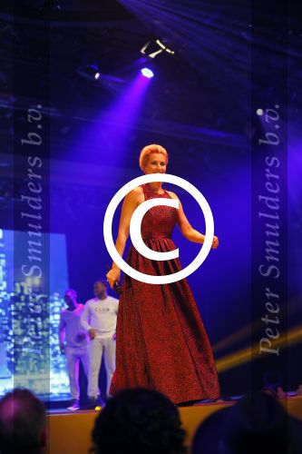 Hilversum 27 oktober 2014
Finale Hollands next top model 2014 HNTM in studio 21 gepresenteerd door Anouk Smulders en Fred v Leer.Finalisten zijn Nicky Opheij Sanne Aisha en Debbie Dhillon. In de jury zitten Freek Koster May Britt Mobach en Dirk Kikstra.