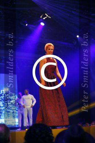 Hilversum 27 oktober 2014
Finale Hollands next top model 2014 HNTM in studio 21 gepresenteerd door Anouk Smulders en Fred v Leer.Finalisten zijn Nicky Opheij Sanne Aisha en Debbie Dhillon. In de jury zitten Freek Koster May Britt Mobach en Dirk Kikstra.