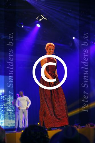 Hilversum 27 oktober 2014
Finale Hollands next top model 2014 HNTM in studio 21 gepresenteerd door Anouk Smulders en Fred v Leer.Finalisten zijn Nicky Opheij Sanne Aisha en Debbie Dhillon. In de jury zitten Freek Koster May Britt Mobach en Dirk Kikstra.