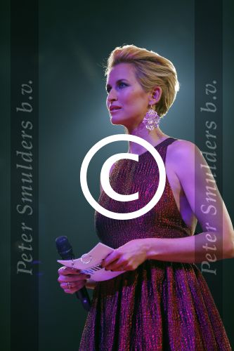 Hilversum 27 oktober 2014
Finale Hollands next top model 2014 HNTM in studio 21 gepresenteerd door Anouk Smulders en Fred v Leer.Finalisten zijn Nicky Opheij Sanne Aisha en Debbie Dhillon. In de jury zitten Freek Koster May Britt Mobach en Dirk Kikstra.