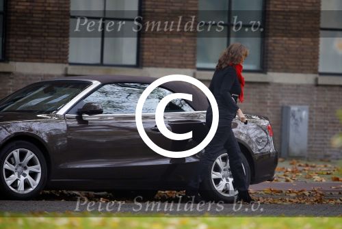 Amsterdam 30 oktober 2014
Astrid Joosten stapt uit haar audi A5 cabrio bij haar huis.