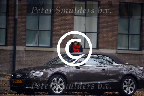 Amsterdam 30 oktober 2014
Astrid Joosten stapt uit haar audi A5 cabrio bij haar huis.