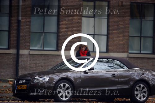 Amsterdam 30 oktober 2014
Astrid Joosten stapt uit haar audi A5 cabrio bij haar huis.