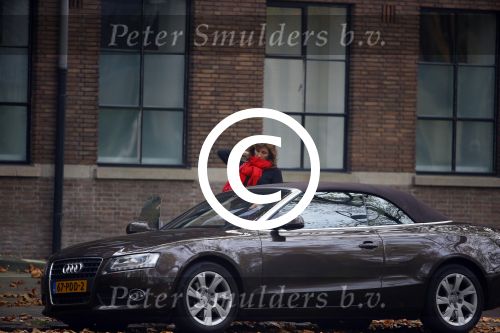 Amsterdam 30 oktober 2014
Astrid Joosten stapt uit haar audi A5 cabrio bij haar huis.