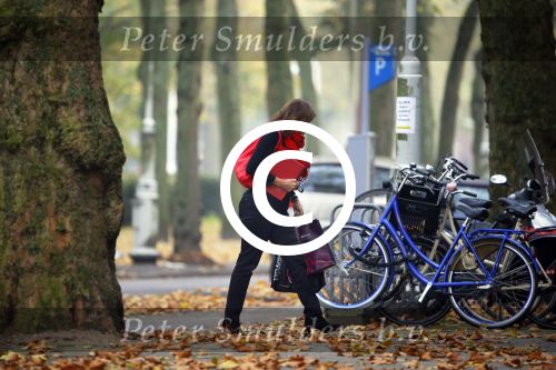Amsterdam 30 oktober 2014
Astrid Joosten stapt uit haar audi A5 cabrio bij haar huis.