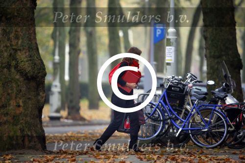 Amsterdam 30 oktober 2014
Astrid Joosten stapt uit haar audi A5 cabrio bij haar huis.