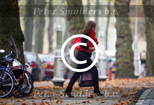 Amsterdam 30 oktober 2014
Astrid Joosten stapt uit haar audi A5 cabrio bij haar huis.