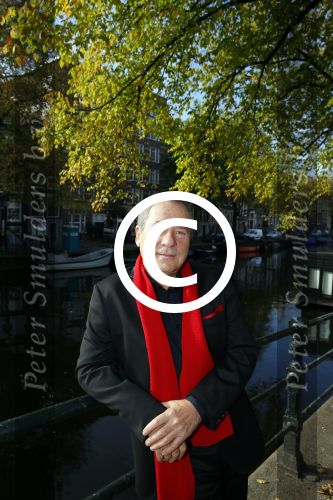 Amsterdam 27 oktober 2014
Presentatie nieuwe castleden Naast Freek Bartels en Bill van Dijk zijn ook Tony Neef (Sonneveld), Mariska van Kolck (Conny Stuart) en Cindy Bell (de lifter) te zien in Sonneveld. Albert Verlinde is de producent.