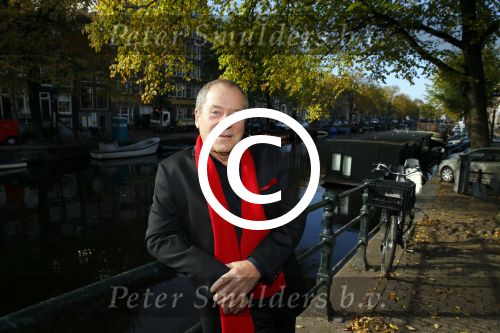 Amsterdam 27 oktober 2014
Presentatie nieuwe castleden Naast Freek Bartels en Bill van Dijk zijn ook Tony Neef (Sonneveld), Mariska van Kolck (Conny Stuart) en Cindy Bell (de lifter) te zien in Sonneveld. Albert Verlinde is de producent.
