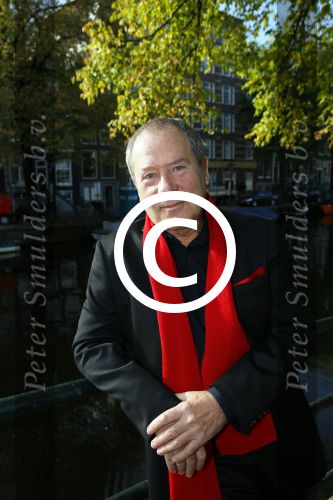 Amsterdam 27 oktober 2014
Presentatie nieuwe castleden Naast Freek Bartels en Bill van Dijk zijn ook Tony Neef (Sonneveld), Mariska van Kolck (Conny Stuart) en Cindy Bell (de lifter) te zien in Sonneveld. Albert Verlinde is de producent.