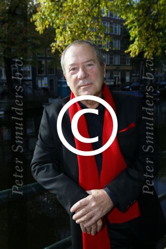 Amsterdam 27 oktober 2014
Presentatie nieuwe castleden Naast Freek Bartels en Bill van Dijk zijn ook Tony Neef (Sonneveld), Mariska van Kolck (Conny Stuart) en Cindy Bell (de lifter) te zien in Sonneveld. Albert Verlinde is de producent.