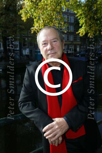 Amsterdam 27 oktober 2014
Presentatie nieuwe castleden Naast Freek Bartels en Bill van Dijk zijn ook Tony Neef (Sonneveld), Mariska van Kolck (Conny Stuart) en Cindy Bell (de lifter) te zien in Sonneveld. Albert Verlinde is de producent.
