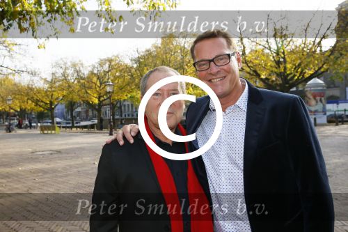 Amsterdam 27 oktober 2014
Presentatie nieuwe castleden Naast Freek Bartels en Bill van Dijk zijn ook Tony Neef (Sonneveld), Mariska van Kolck (Conny Stuart) en Cindy Bell (de lifter) te zien in Sonneveld. Albert Verlinde is de producent.