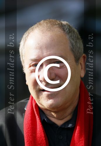 Amsterdam 27 oktober 2014
Presentatie nieuwe castleden Naast Freek Bartels en Bill van Dijk zijn ook Tony Neef (Sonneveld), Mariska van Kolck (Conny Stuart) en Cindy Bell (de lifter) te zien in Sonneveld. Albert Verlinde is de producent.