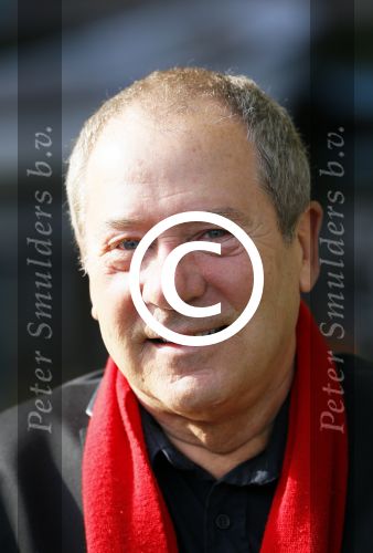 Amsterdam 27 oktober 2014
Presentatie nieuwe castleden Naast Freek Bartels en Bill van Dijk zijn ook Tony Neef (Sonneveld), Mariska van Kolck (Conny Stuart) en Cindy Bell (de lifter) te zien in Sonneveld. Albert Verlinde is de producent.