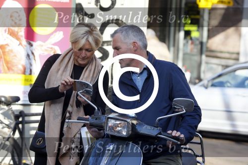 Amsterdam 1 november 2014
Caroline Tensen met haar man Ernst Jan Smids op hun vespa scooter.