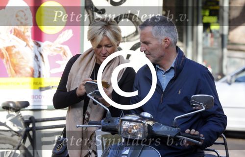 Amsterdam 1 november 2014
Caroline Tensen met haar man Ernst Jan Smids op hun vespa scooter.