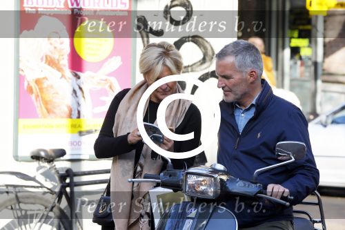 Amsterdam 1 november 2014
Caroline Tensen met haar man Ernst Jan Smids op hun vespa scooter.