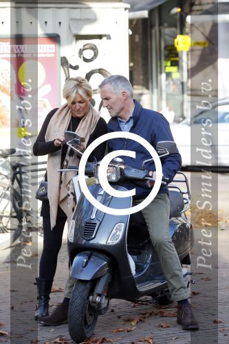 Amsterdam 1 november 2014
Caroline Tensen met haar man Ernst Jan Smids op hun vespa scooter.