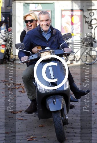 Amsterdam 1 november 2014
Caroline Tensen met haar man Ernst Jan Smids op hun vespa scooter.