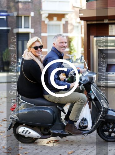Amsterdam 1 november 2014
Caroline Tensen met haar man Ernst Jan Smids op hun vespa scooter.