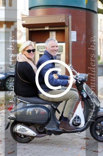Amsterdam 1 november 2014
Caroline Tensen met haar man Ernst Jan Smids op hun vespa scooter.